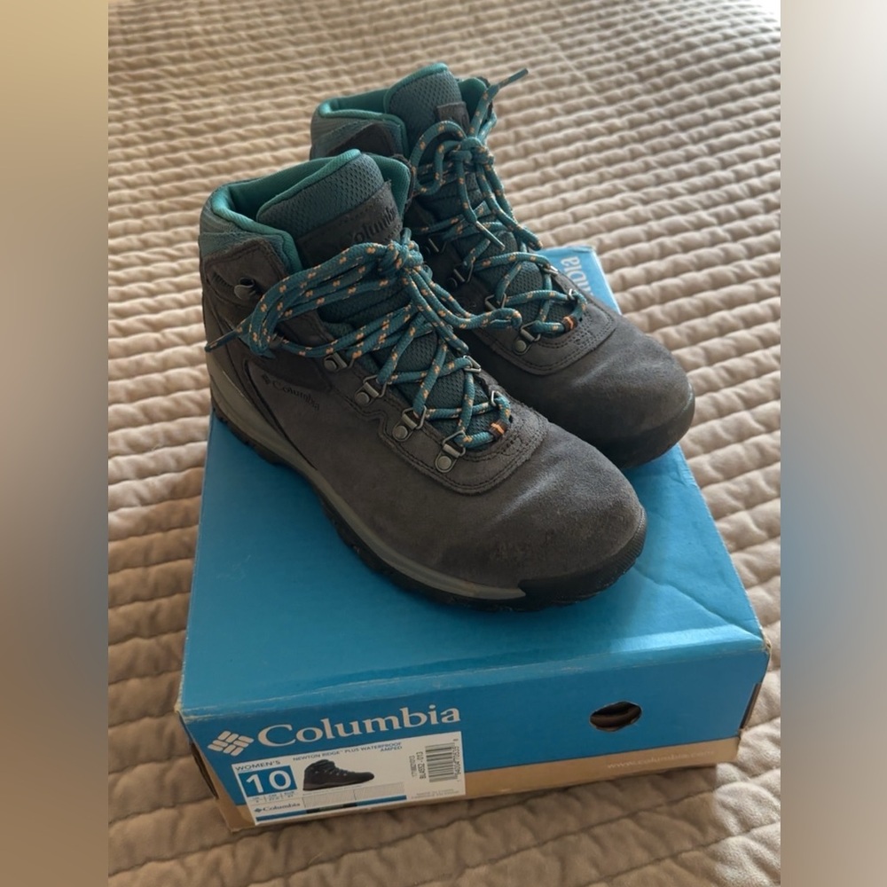 Columbia Women's Teal and Gray Hiking Boots